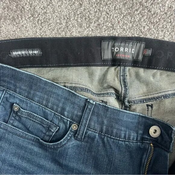 Torrid Premium Bombshell Skinny Jeans Size 20 Short High-Rise Stretch Denim - Picture 5 of 8